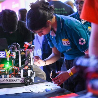 FIRST UK - Fixing a robot